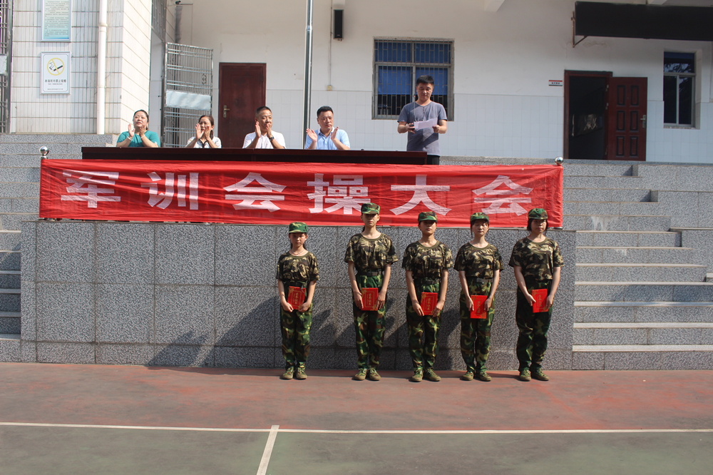 我校附屬藝術(shù)中專2021級(jí)新生軍訓(xùn)圓滿結(jié)束