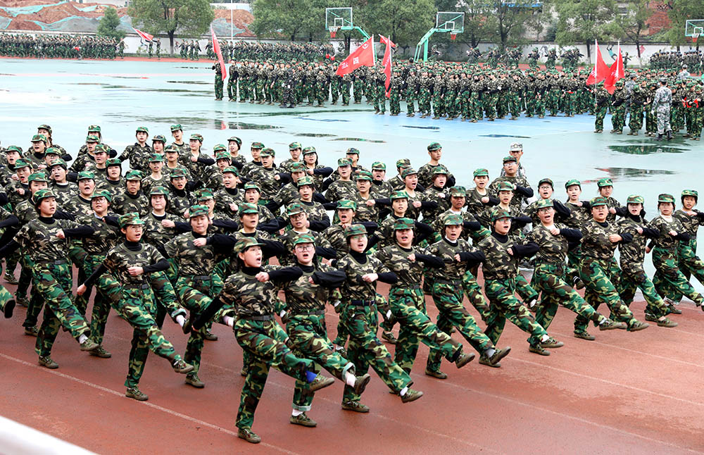 衡陽(yáng)幼高專(zhuān)舉行2021級(jí)新生軍訓(xùn)匯報(bào)表演暨總結(jié)表彰大會(huì)