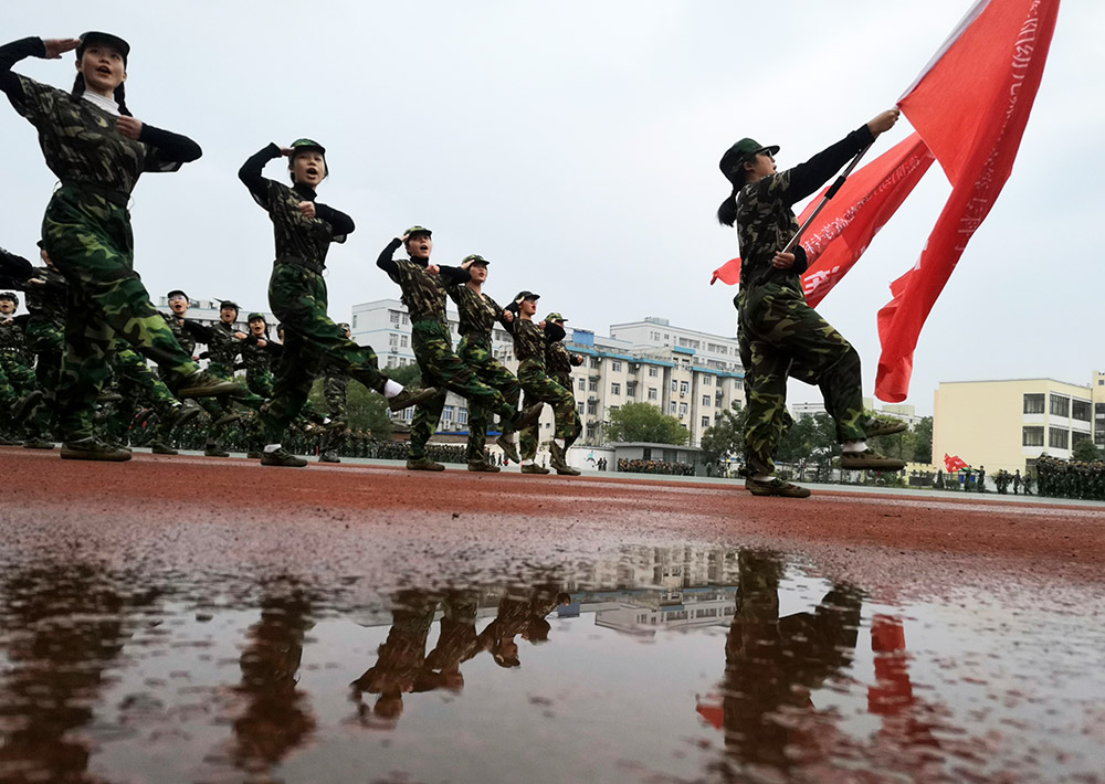 衡陽(yáng)幼高專(zhuān)舉行2021級(jí)新生軍訓(xùn)匯報(bào)表演暨總結(jié)表彰大會(huì)