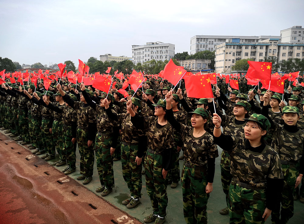 衡陽(yáng)幼高專(zhuān)舉行2021級(jí)新生軍訓(xùn)匯報(bào)表演暨總結(jié)表彰大會(huì)