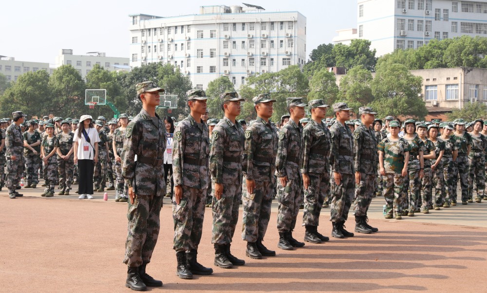 衡陽(yáng)幼兒師專(zhuān)舉行2022年秋季開(kāi)學(xué)典禮暨新生軍訓(xùn)動(dòng)員大會(huì)