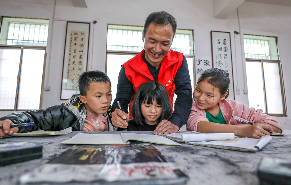 “藝”起成長(zhǎng)，伴你同行 ——衡陽幼兒師專志愿者赴衡南縣松江聯(lián)合學(xué)校長(zhǎng)嶺校區(qū)開展支教幫扶活動(dòng)